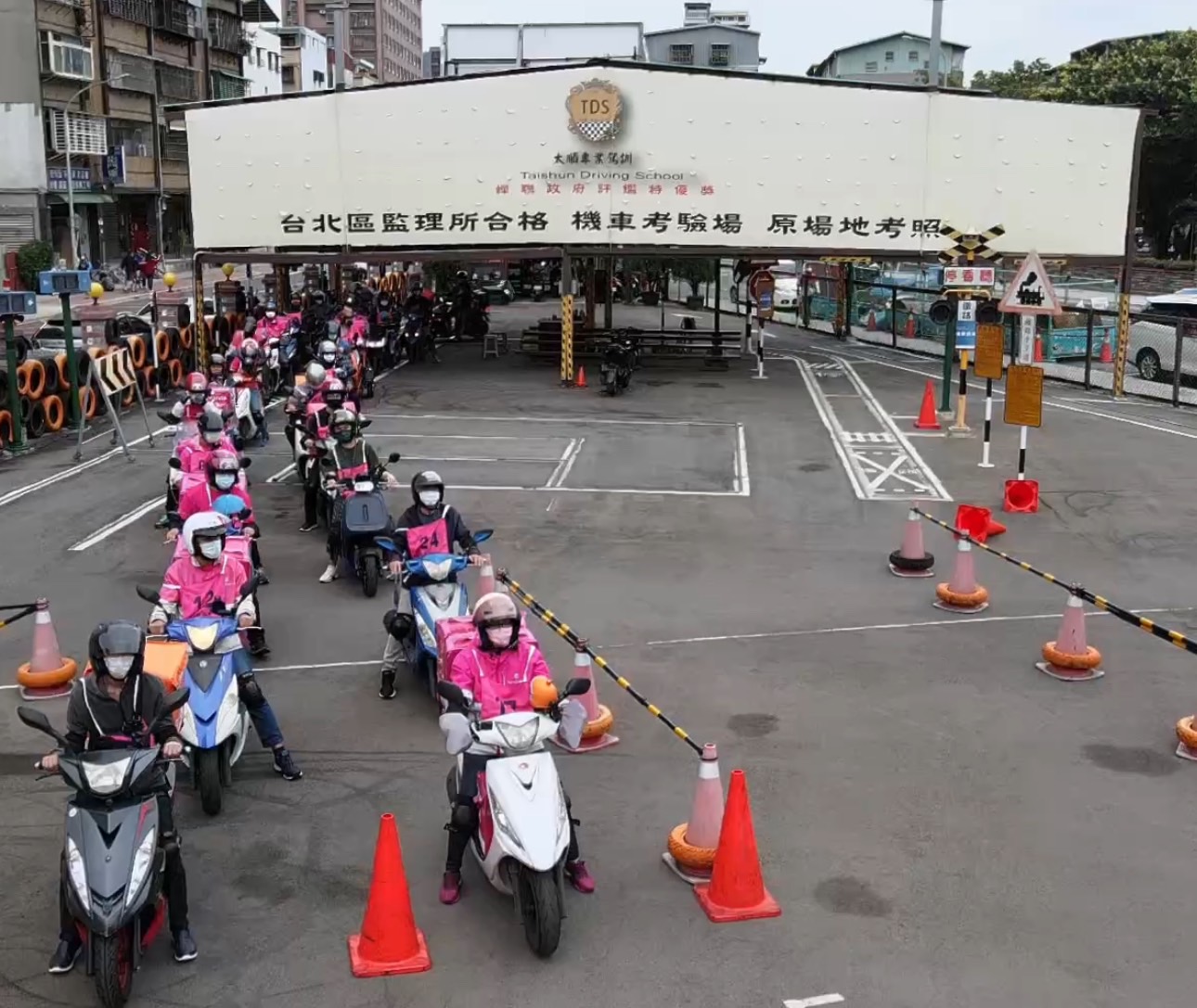 「叮咚  你的餐點送達囉 」